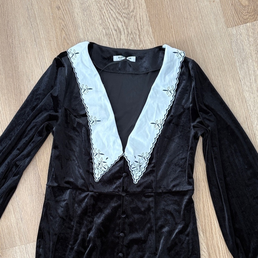 Black Long Sleeve Velvet Dress with White Lace Collar - Picture 2 of 3